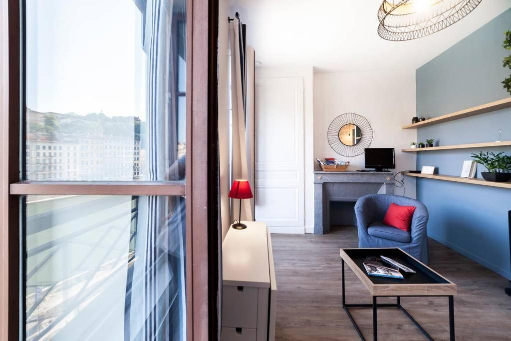 Vieux Avec Vue Sur La Saone Ail Apartment